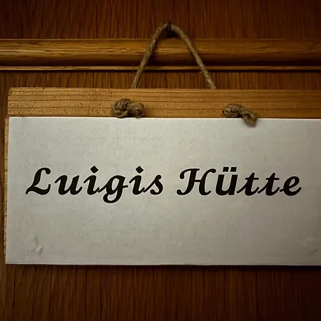 Luigis Huette *